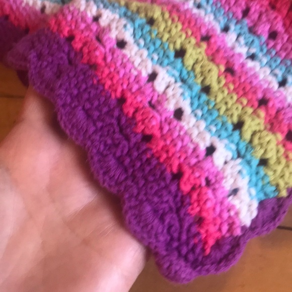 Rainbow poncho for a toddler size 4T - Picture 4 of 5